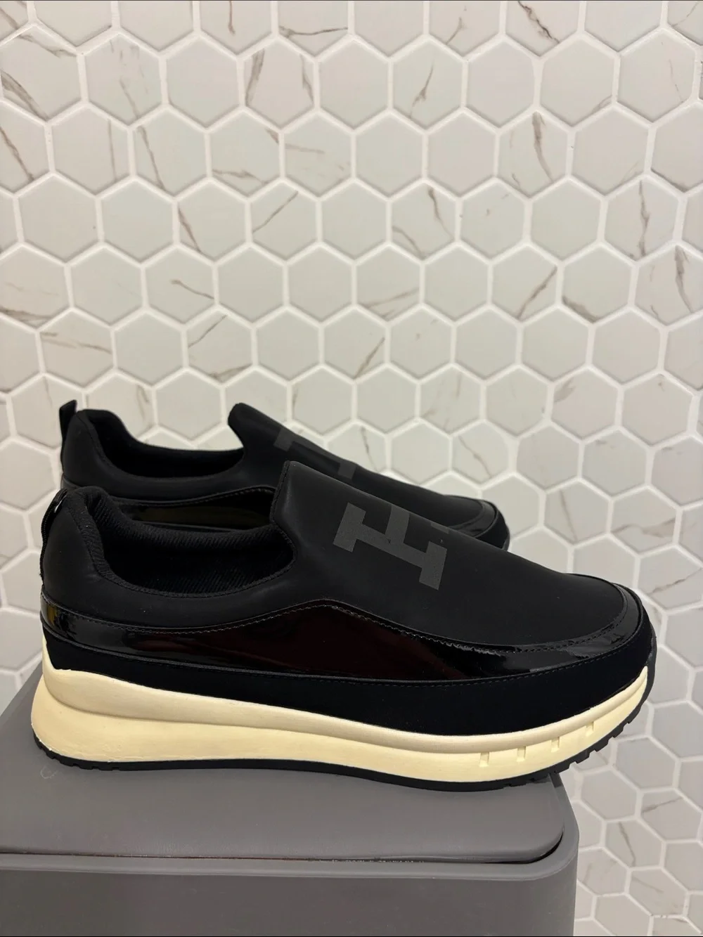 Black H Logo Slip-On Loafers Japan